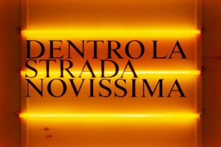 04-ESS-Dentro-la-Strada-Novissima-MAXXI-Exhibition-Post-modern-Neon-Typography-Signage